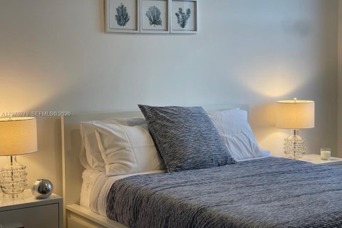 Condo in Miami, Florida, 2 bedrooms  № 2046783 - photo 17