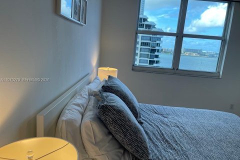 Condo in Miami, Florida, 2 bedrooms  № 2046783 - photo 18