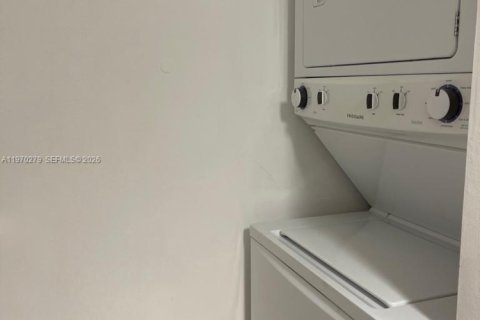 Condo in Miami, Florida, 2 bedrooms  № 2046783 - photo 26