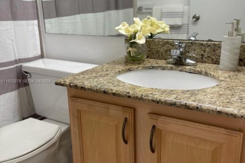 Condo in Miami, Florida, 2 bedrooms  № 2046783 - photo 25