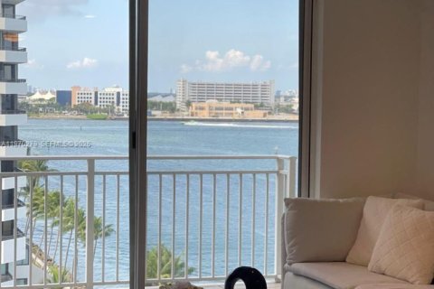Condo in Miami, Florida, 2 bedrooms  № 2046783 - photo 5