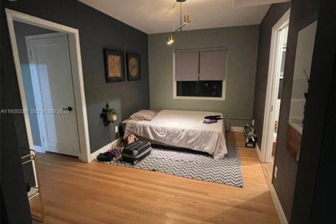 Снять в аренду кондоминиум в Майами-Шорс, Флорида 1 спальня, 63.64м2, № 2034268 - фото 2