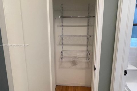 Снять в аренду кондоминиум в Майами-Шорс, Флорида 1 спальня, 63.64м2, № 2034268 - фото 11