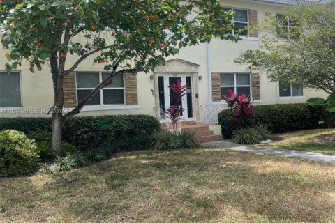 Снять в аренду кондоминиум в Майами-Шорс, Флорида 1 спальня, 63.64м2, № 2034268 - фото 3