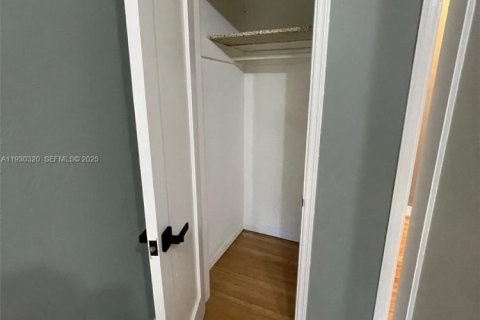 Снять в аренду кондоминиум в Майами-Шорс, Флорида 1 спальня, 63.64м2, № 2034268 - фото 8