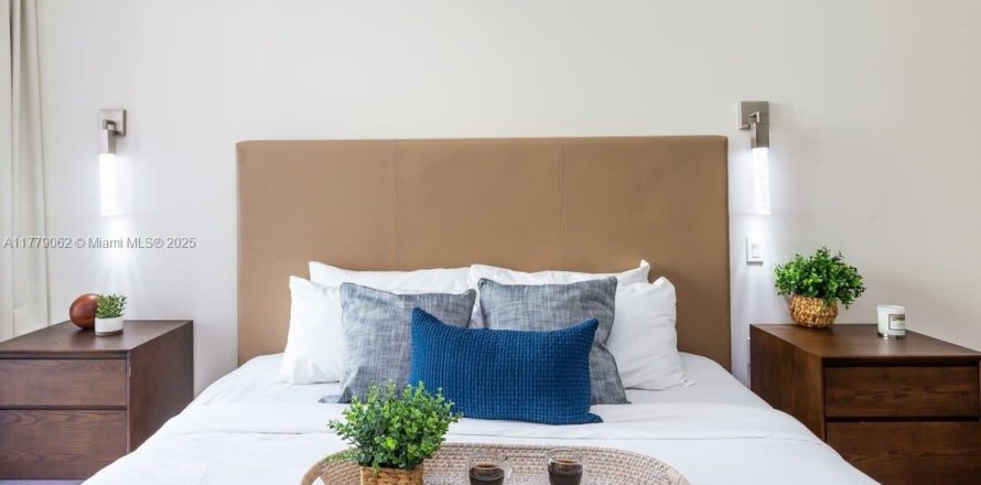 Студия в кондо в Холливуд, Флорида № 2037446