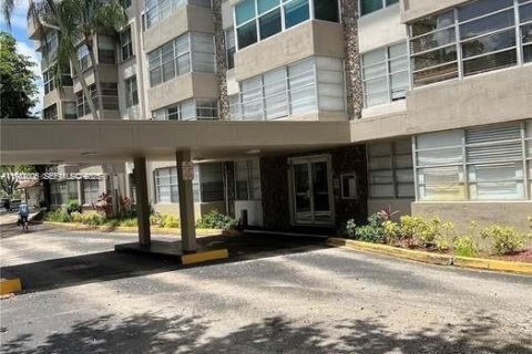 Condominio en venta en Plantation, Florida, 1 dormitorio, 63.17 m2 № 2046540 - foto 4