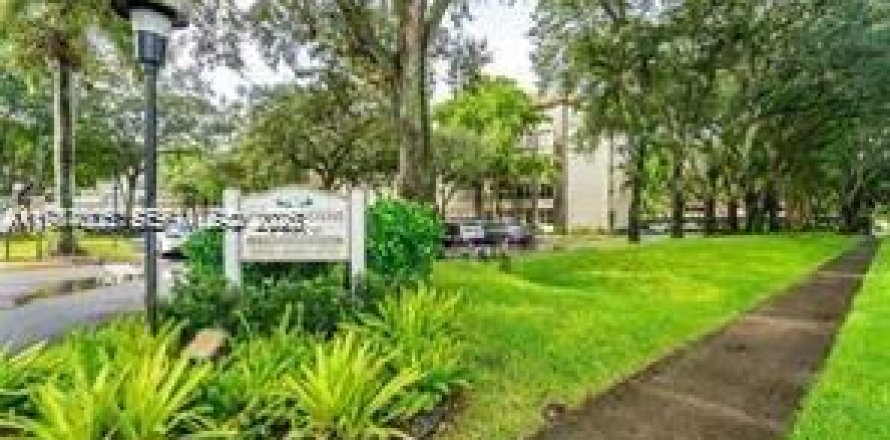 Condominio en Plantation, Florida, 1 dormitorio  № 2046540