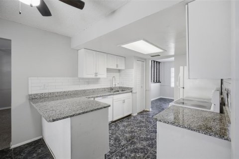 House in Lake Wales, Florida 4 bedrooms, 151.52 sq.m. № 2393912 - photo 5