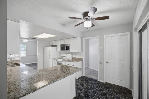 House in Lake Wales, Florida 4 bedrooms, 151.52 sq.m. № 2393912 - photo 7