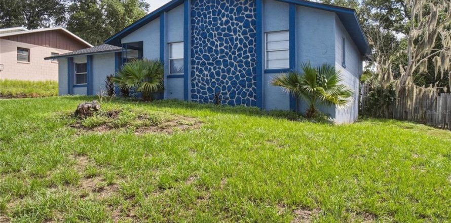 House in Lake Wales, Florida 4 bedrooms, 151.52 sq.m. № 2393912