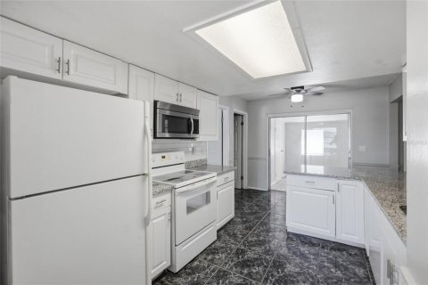 House in Lake Wales, Florida 4 bedrooms, 151.52 sq.m. № 2393912 - photo 6