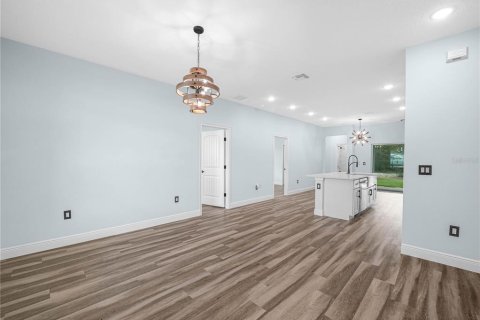 House in Poinciana, Florida 4 bedrooms, 158.86 sq.m. № 1769591 - photo 7