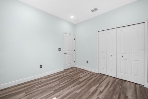 House in Poinciana, Florida 4 bedrooms, 158.86 sq.m. № 1769591 - photo 25