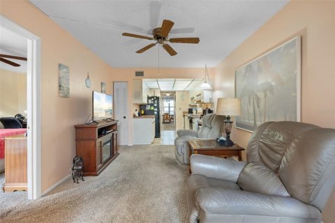 Condo in Bradenton, Florida, 1 bedroom  № 1786102 - photo 21