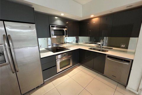 Condominio en Miami, Florida, 2 dormitorios  № 2000835