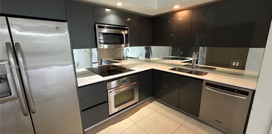 Condominio en Miami, Florida, 2 dormitorios  № 2000835