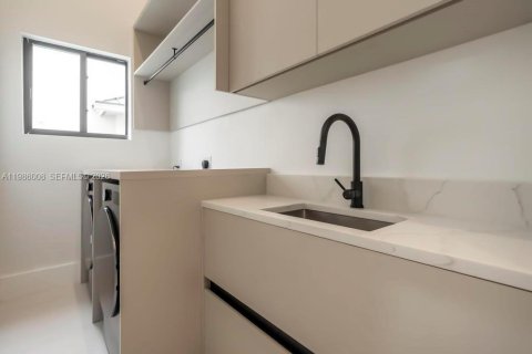 House in Lighthouse Point, Florida 4 bedrooms № 2048666 - photo 16