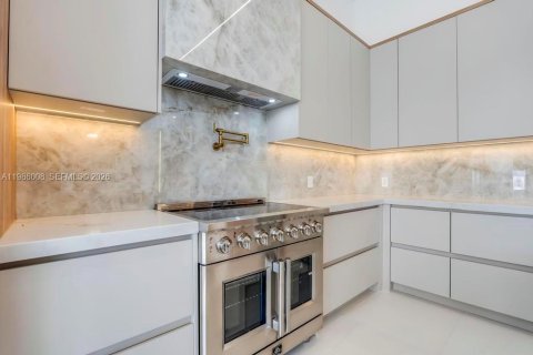 House in Lighthouse Point, Florida 4 bedrooms № 2048666 - photo 7