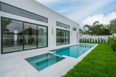 House in Lighthouse Point, Florida 4 bedrooms № 2048666 - photo 19