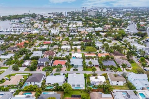 House in Lighthouse Point, Florida 4 bedrooms № 2048666 - photo 23