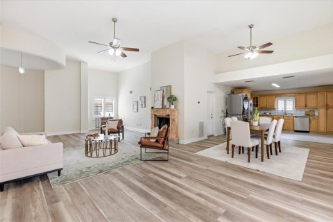 Condo in Orlando, Florida, 3 bedrooms № 2100486 - photo 4