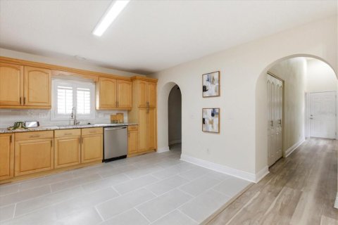 Condo in Orlando, Florida, 3 bedrooms № 2100486 - photo 8
