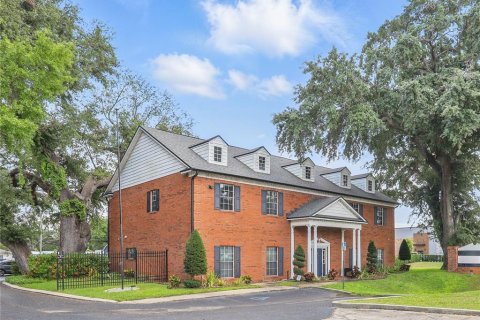 Immobilier commercial à Orlando, Floride 490.71 m2 № 2348043