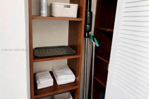 Condominio en alquiler en Hallandale Beach, Florida, 1 dormitorio, 80.82 m2 № 2057447 - foto 8