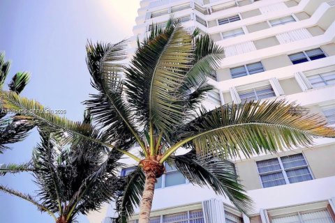 Condominio en alquiler en Hallandale Beach, Florida, 1 dormitorio, 80.82 m2 № 2057447 - foto 12
