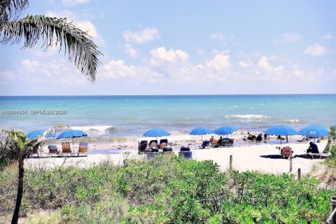 Condominio en alquiler en Hallandale Beach, Florida, 1 dormitorio, 80.82 m2 № 2057447 - foto 18