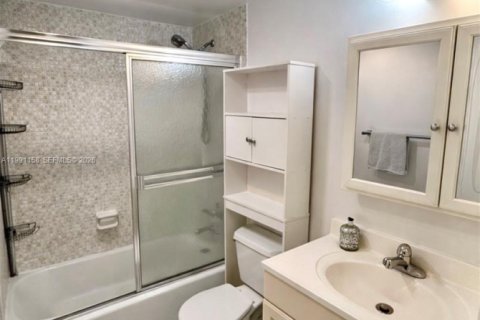 Condominio en alquiler en Hallandale Beach, Florida, 1 dormitorio, 80.82 m2 № 2057447 - foto 4