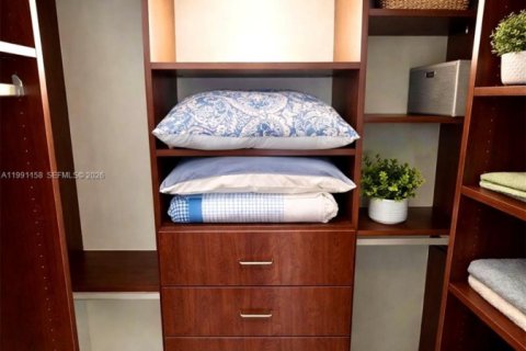 Condominio en alquiler en Hallandale Beach, Florida, 1 dormitorio, 80.82 m2 № 2057447 - foto 3