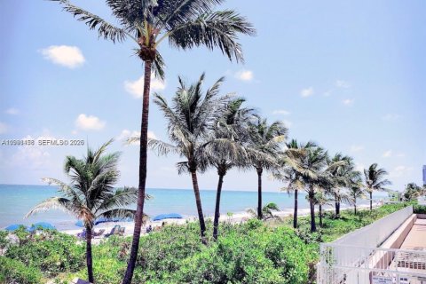 Condominio en alquiler en Hallandale Beach, Florida, 1 dormitorio, 80.82 m2 № 2057447 - foto 19