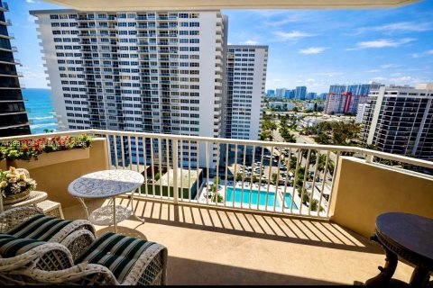 Condominio en alquiler en Hallandale Beach, Florida, 1 dormitorio, 80.82 m2 № 2057447 - foto 10