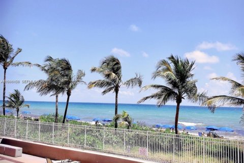 Condominio en alquiler en Hallandale Beach, Florida, 1 dormitorio, 80.82 m2 № 2057447 - foto 20