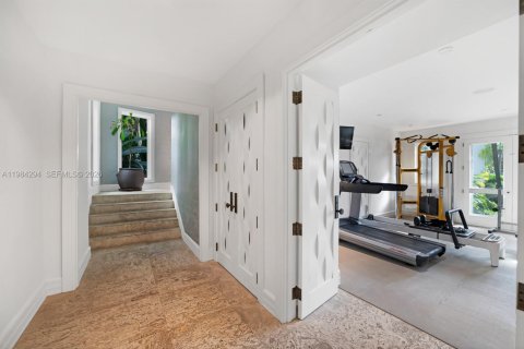 Снять в аренду виллу или дом в Майами-Бич, Флорида 6 спален, 855.54м2, № 2045810 - фото 28