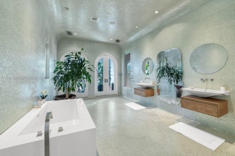 Снять в аренду виллу или дом в Майами-Бич, Флорида 6 спален, 855.54м2, № 2045810 - фото 15