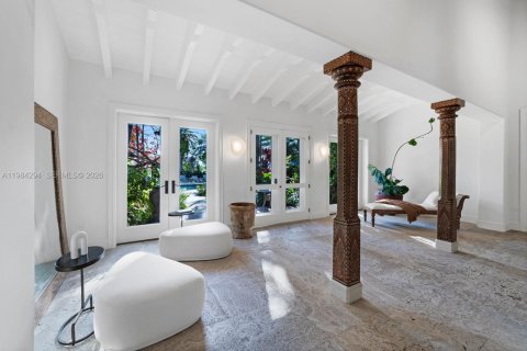 Снять в аренду виллу или дом в Майами-Бич, Флорида 6 спален, 855.54м2, № 2045810 - фото 3