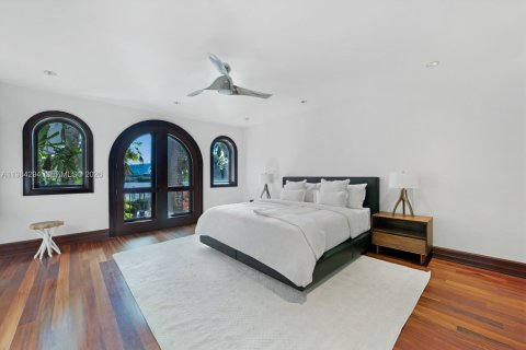 Снять в аренду виллу или дом в Майами-Бич, Флорида 6 спален, 855.54м2, № 2045810 - фото 17