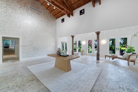 Снять в аренду виллу или дом в Майами-Бич, Флорида 6 спален, 855.54м2, № 2045810 - фото 2