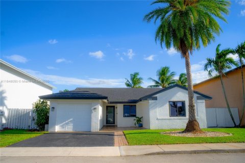 Casa en venta en Davie, Florida, 3 dormitorios, 132.01 m2 № 1848871 - foto 1