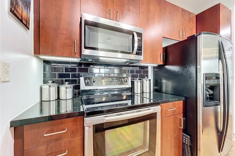 Condo in Orlando, Florida, 2 bedrooms  № 1855785 - photo 11