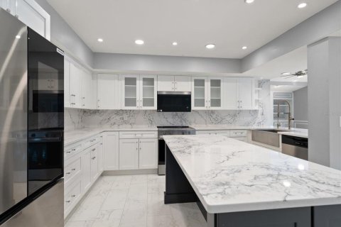Villa ou maison à louer à Tampa, Floride: 4 chambres, 308.99 m2 № 2114500 - photo 17