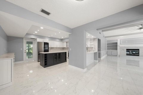 Villa ou maison à louer à Tampa, Floride: 4 chambres, 308.99 m2 № 2114500 - photo 18