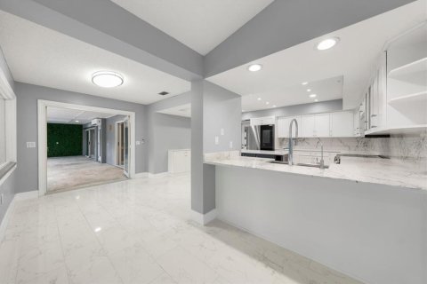 Villa ou maison à louer à Tampa, Floride: 4 chambres, 308.99 m2 № 2114500 - photo 19