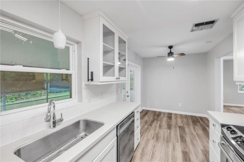 House in Longwood, Florida 3 bedrooms, 102.56 sq.m. № 1870600 - photo 13