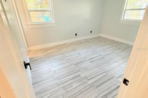 Villa ou maison à vendre à Belle Isle, Floride: 3 chambres, 144.93 m2 № 2413451 - photo 12