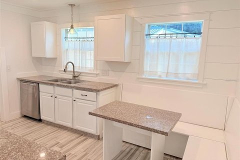 Villa ou maison à vendre à Belle Isle, Floride: 3 chambres, 144.93 m2 № 2413451 - photo 5