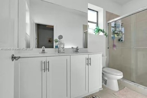 Townhouse in Homestead, Florida 3 bedrooms, 123.37 sq.m. № 1929786 - photo 15